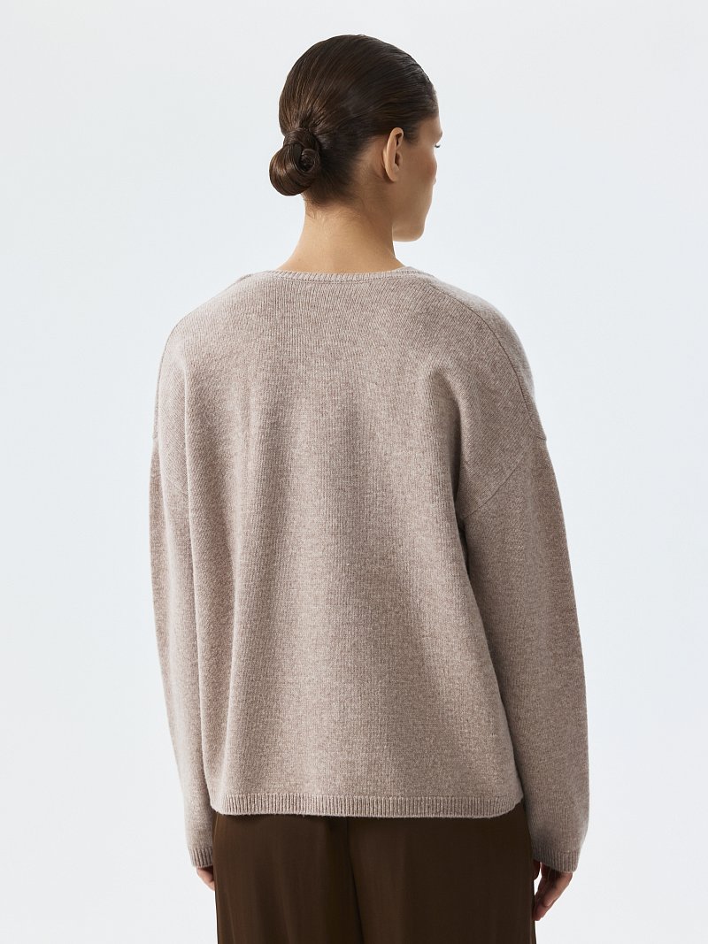 Шерстяной джемпер с вырезом