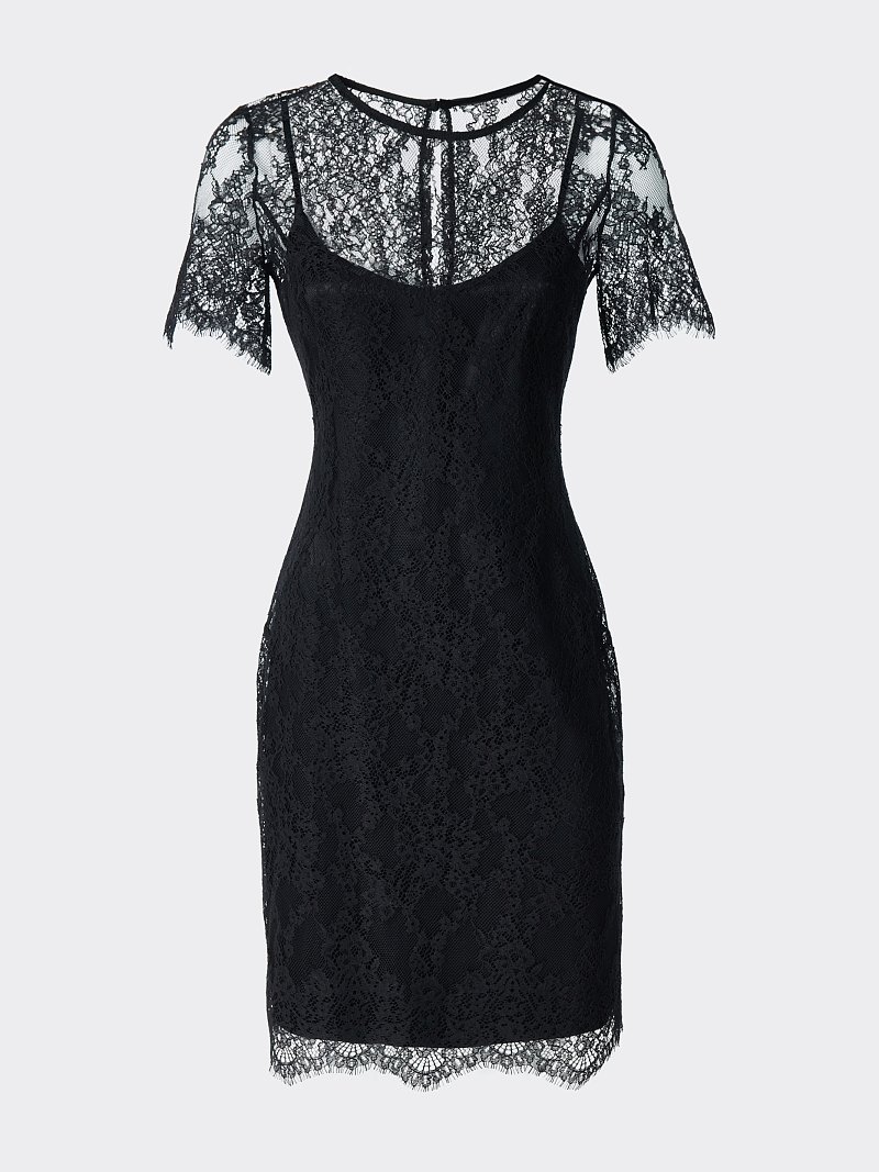 Кружевное платье-футляр