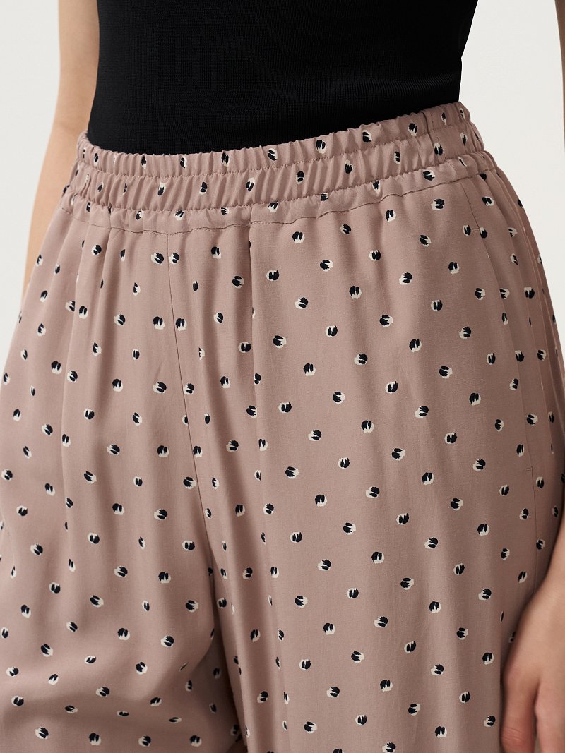 Брюки в пижамном стиле