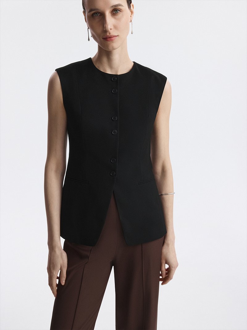 Приталенный костюмный жилет