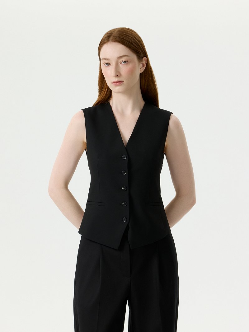 Костюмный жилет