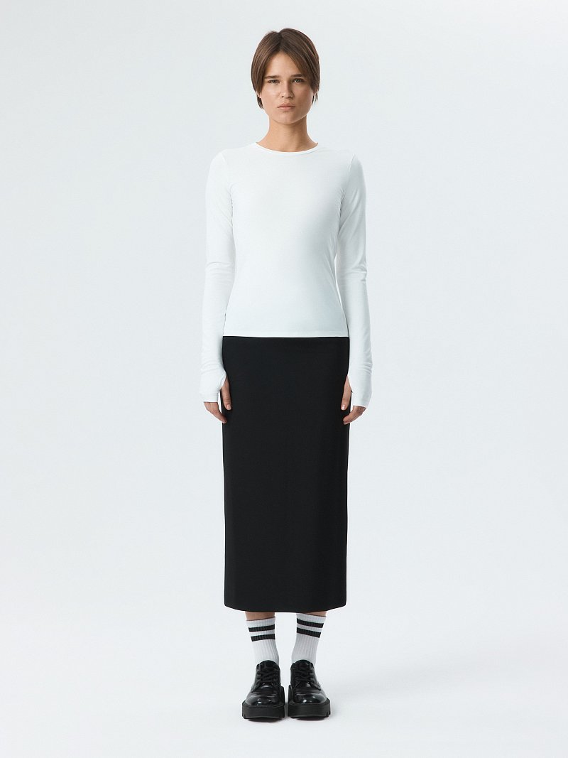 Облегающий лонгслив с вырезом для пальца