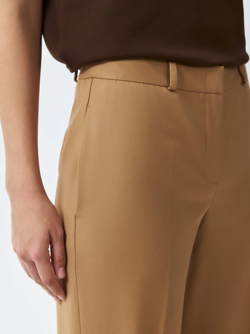 Брюки прямого кроя со стрелками