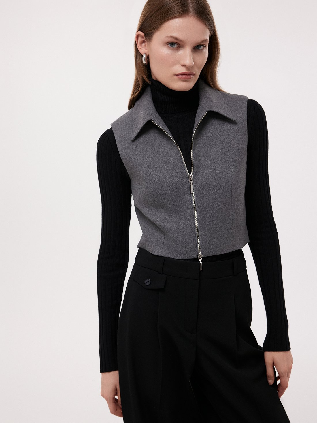 Укороченный жилет на молнии: фото №1