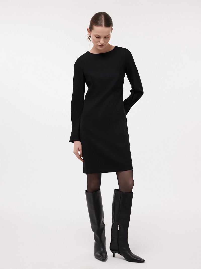 Платье с расклешенными рукавами