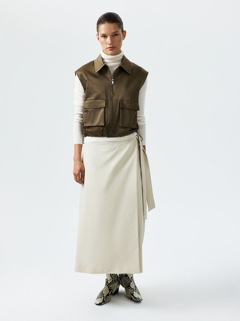 Атласный жилет на молнии