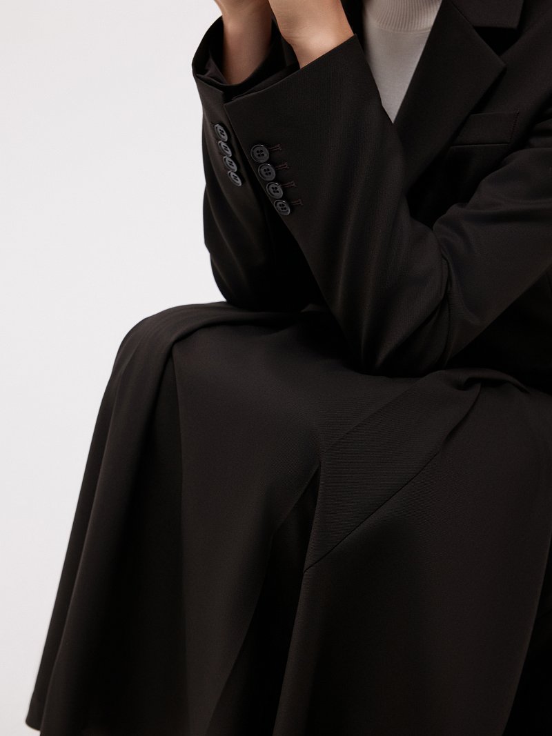 Укороченный жакет на пуговице