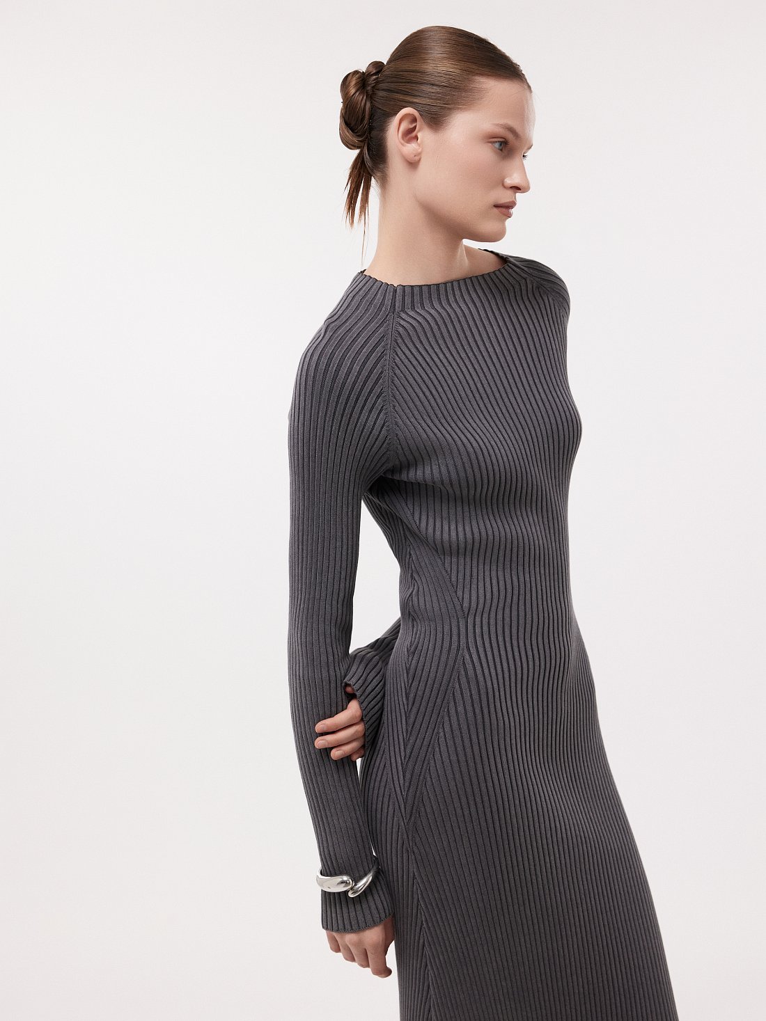 Вязаное платье из хлопка в рубчик: фото №1