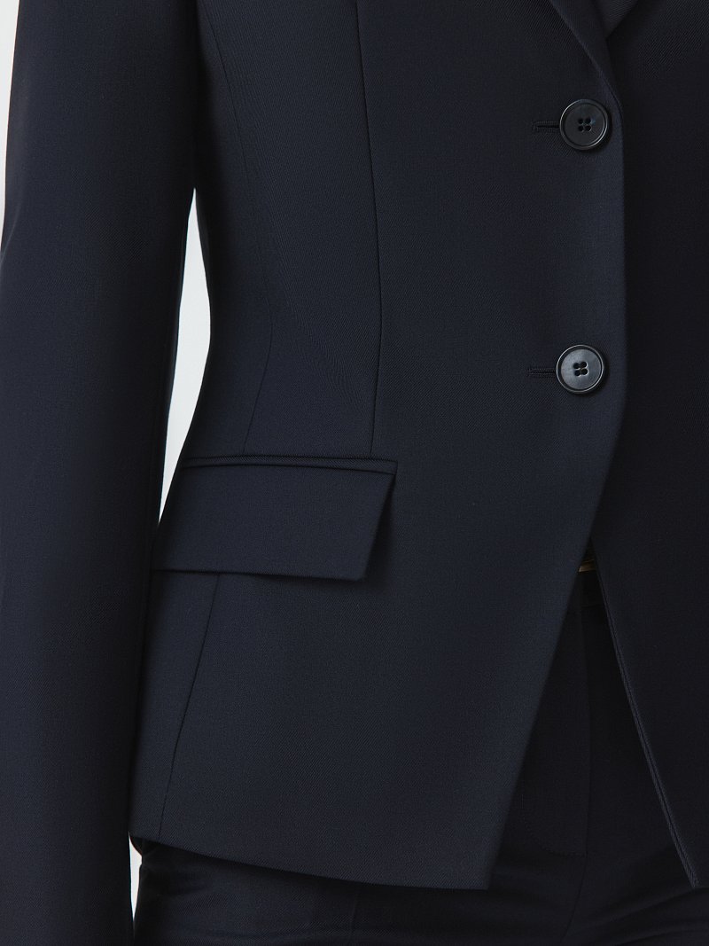 Приталенный жакет 