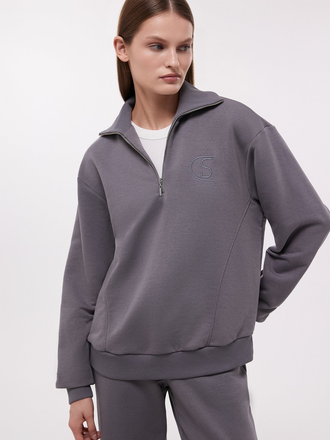 Свитшот с воротником на молнии: фото №1