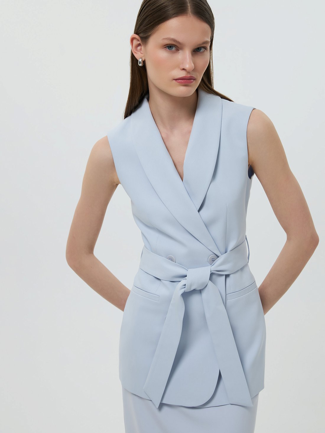 Жилет с поясом: фото №1