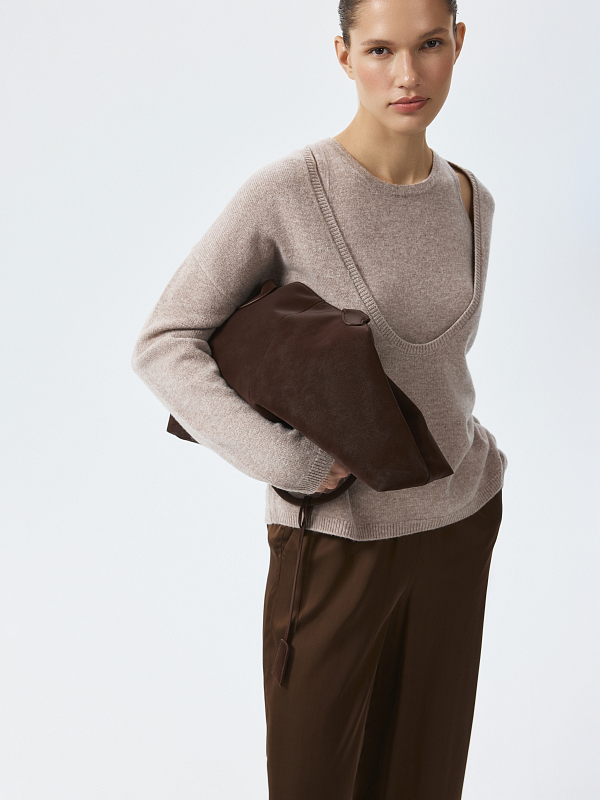 Шерстяной джемпер с вырезом