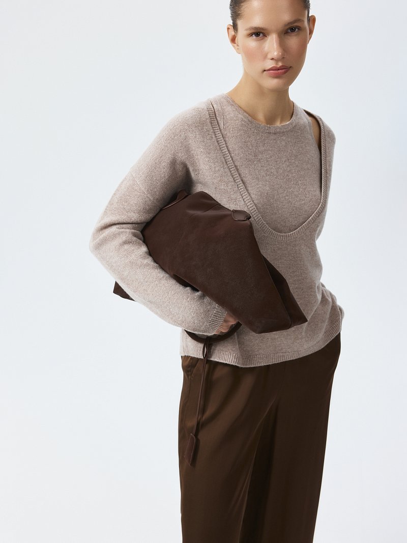 Шерстяной джемпер с вырезом