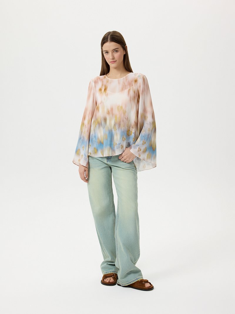 Шифоновая блуза с расклешенными рукавами