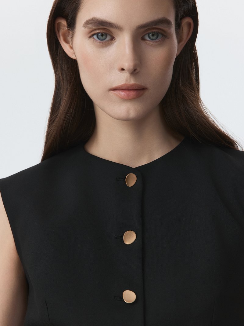 Приталенный жилет с баской (Р158)