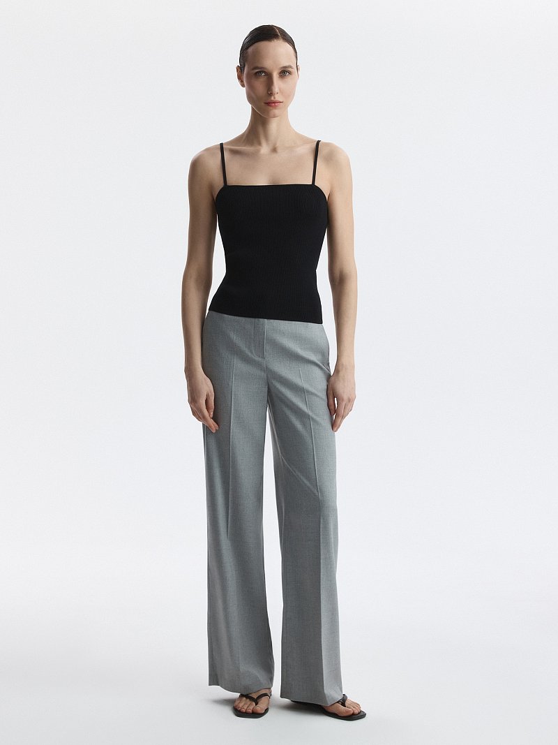 Трикотажный топ на бретелях