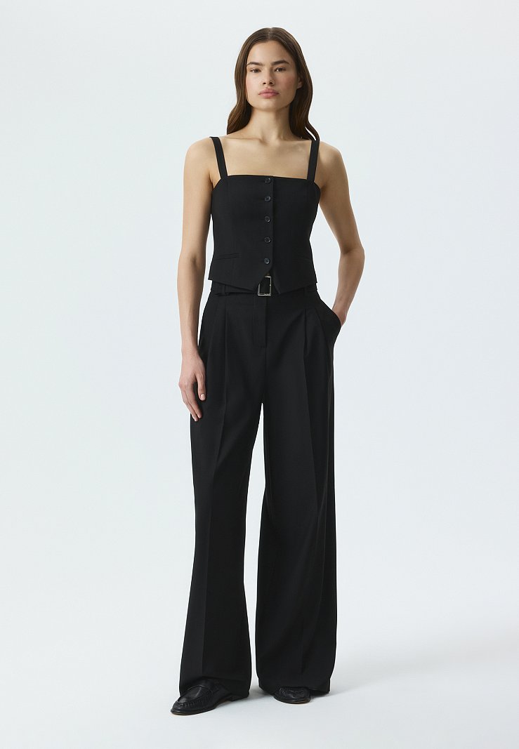 Костюмный топ со съемными бретелями