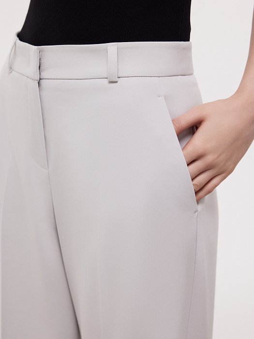 Широкие брюки с высокой посадкой: фото №3