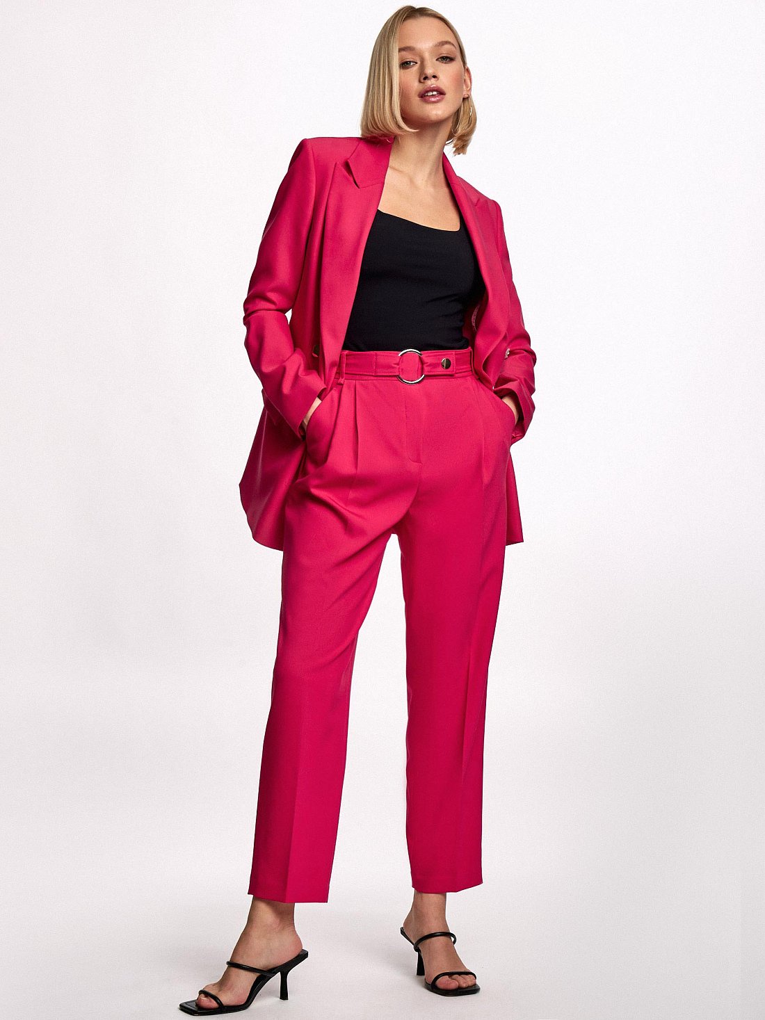 Брюки-бананы с поясом: фото №1