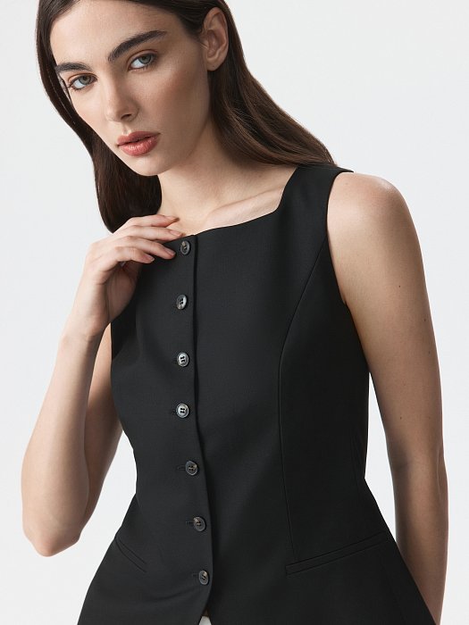 Костюмный жилет с квадратным вырезом: фото №4