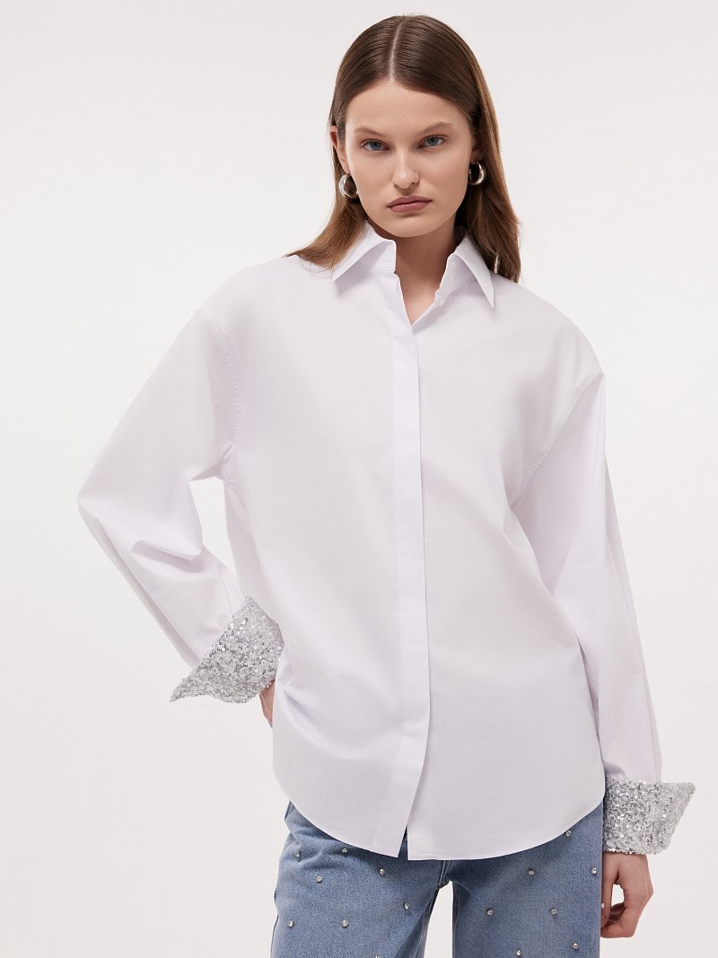 Рубашка с пайетками на манжетах