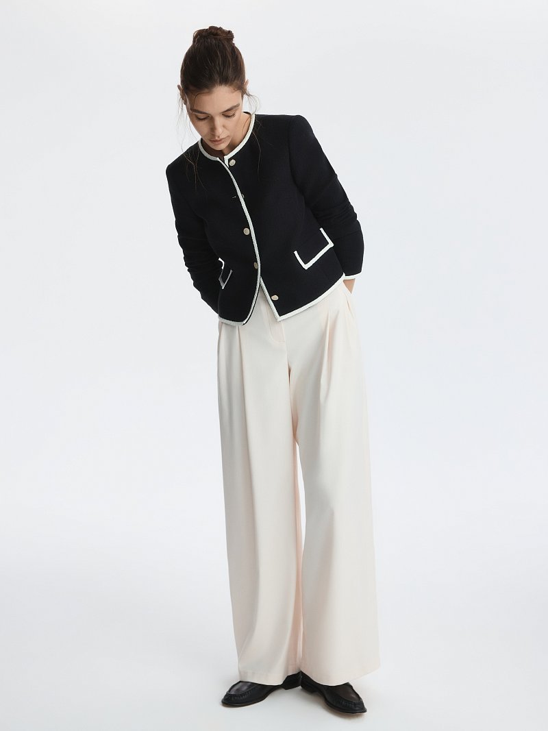 Широкие брюки с защипами