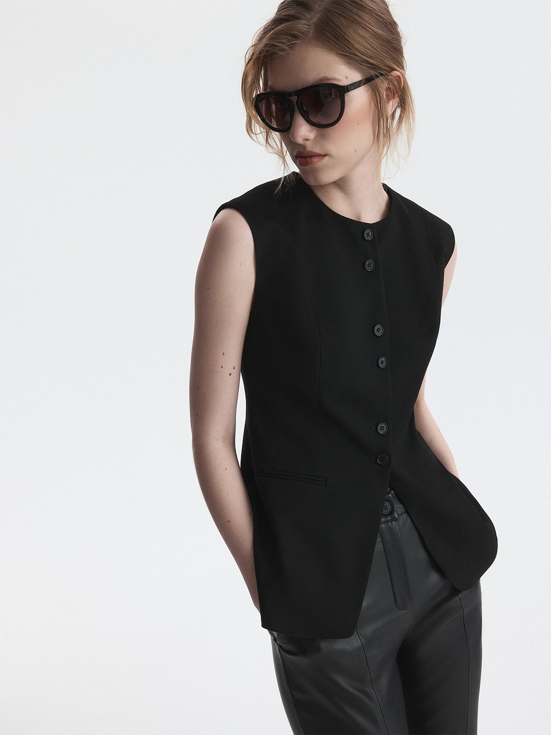 Приталенный костюмный жилет (Р158): фото №1