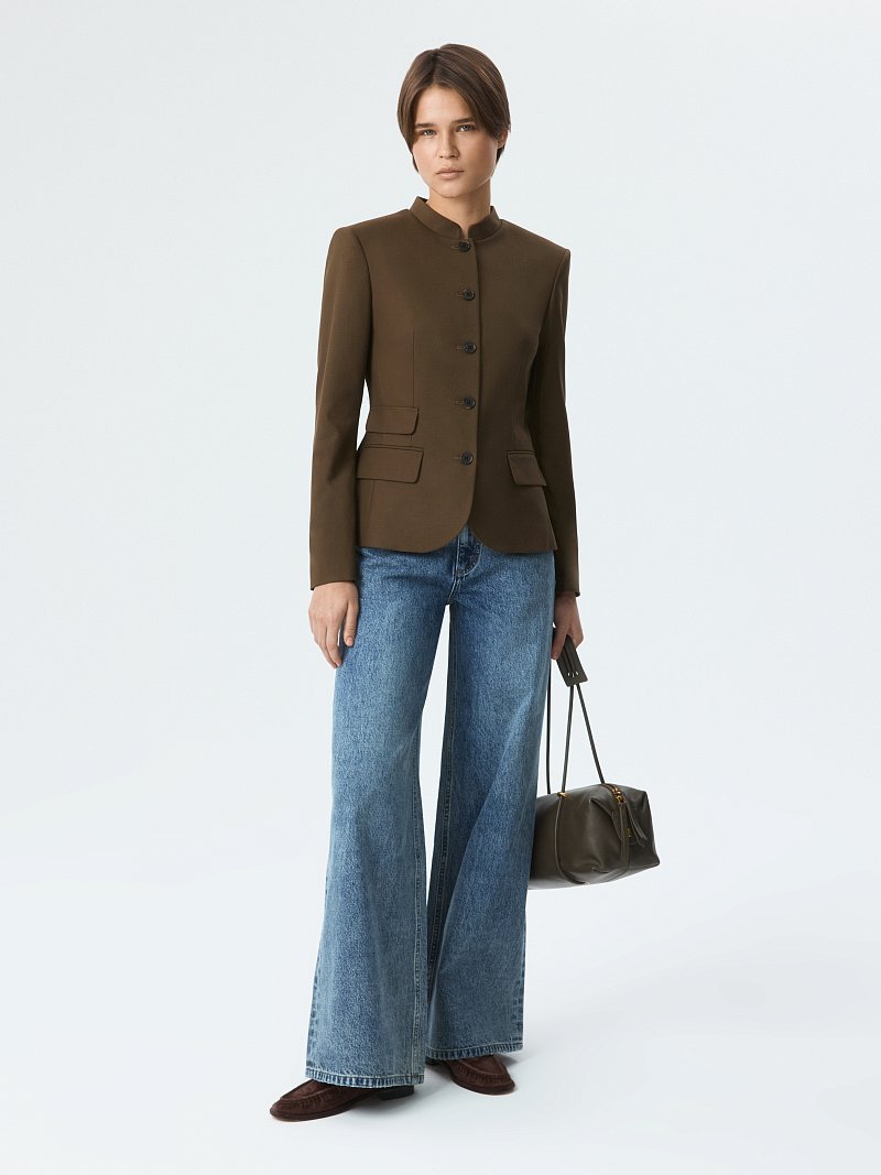 Приталенный жакет со стойкой