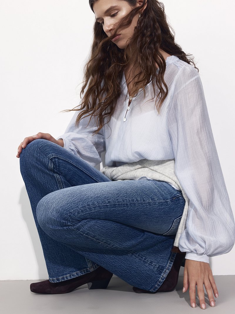 Блуза с V-вырезом