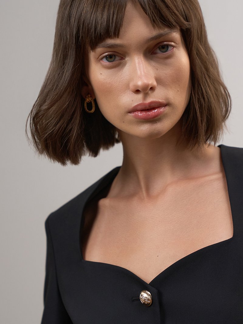 Платье из костюмной ткани с поясом