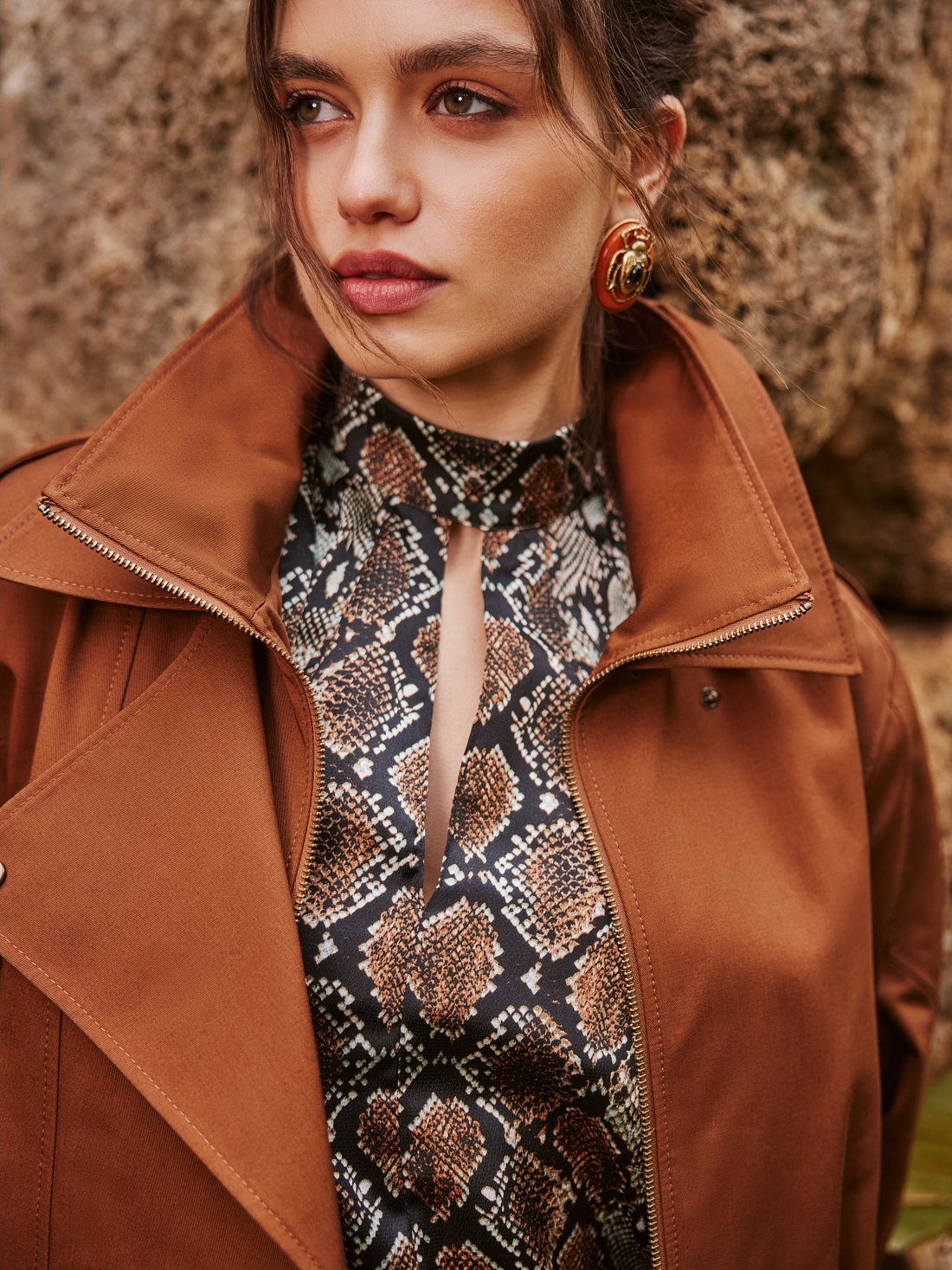 Атласный топ-халтер со змеиным принтом: фото №1