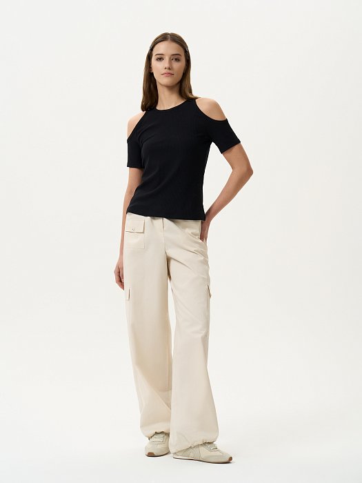 Футболка с открытыми плечами: фото №2