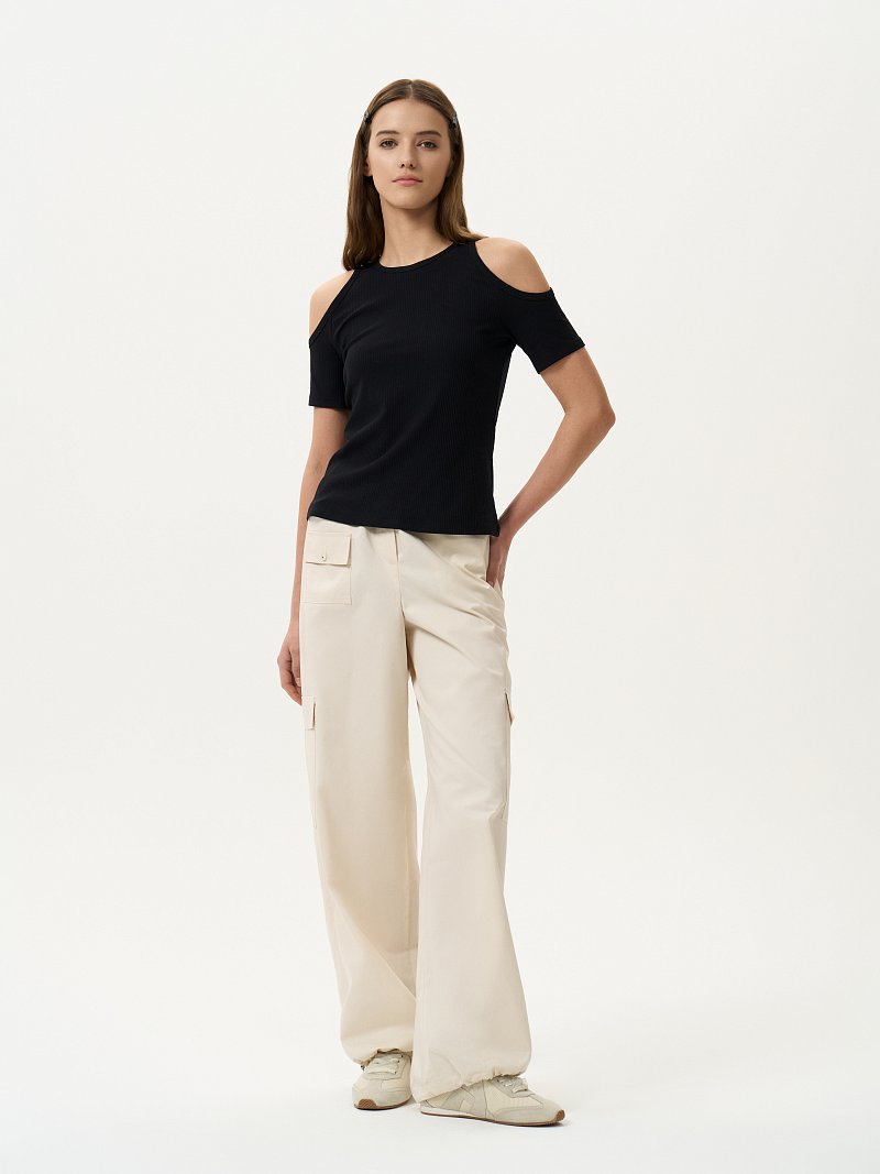 Футболка с открытыми плечами