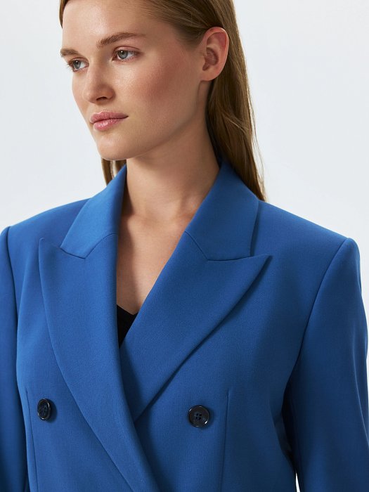 Приталенный двубортный жакет: фото №4