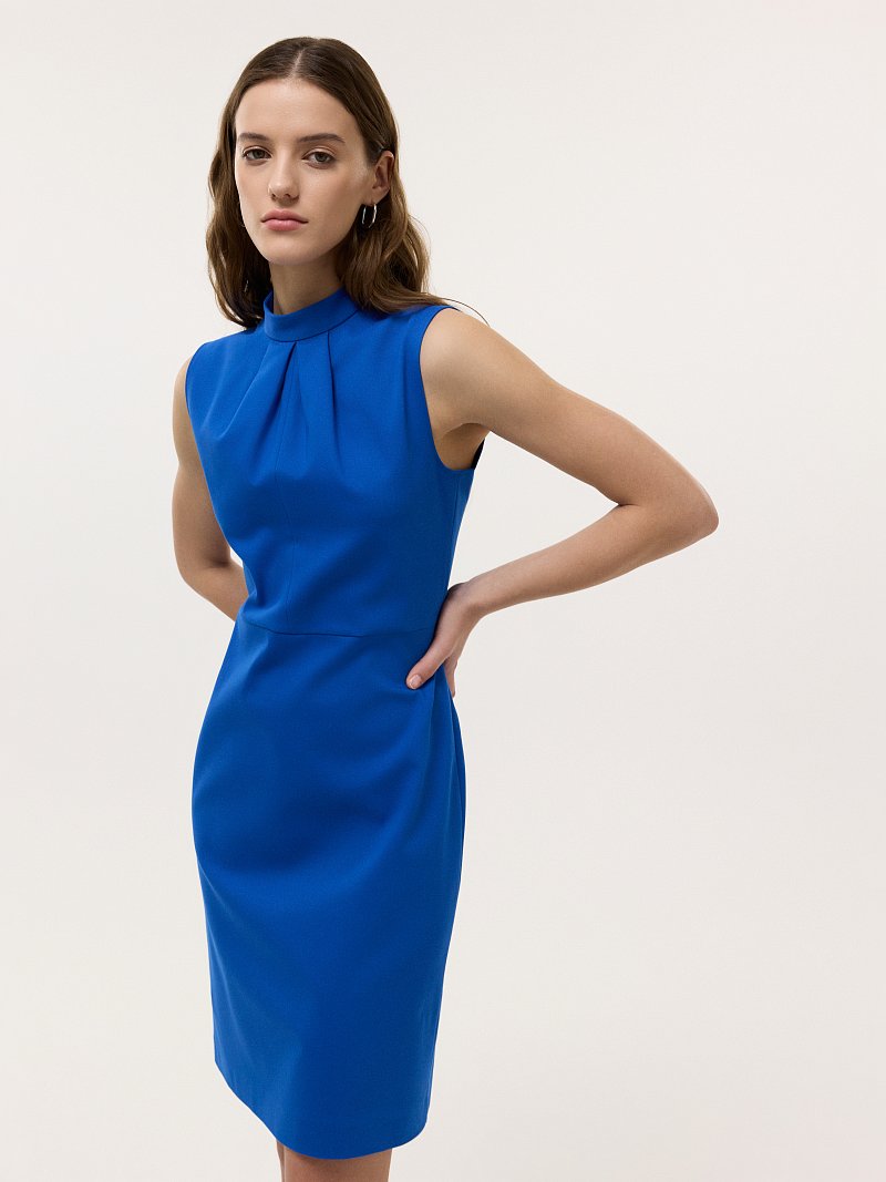 Платье из трикотажа с драпировкой на лифе