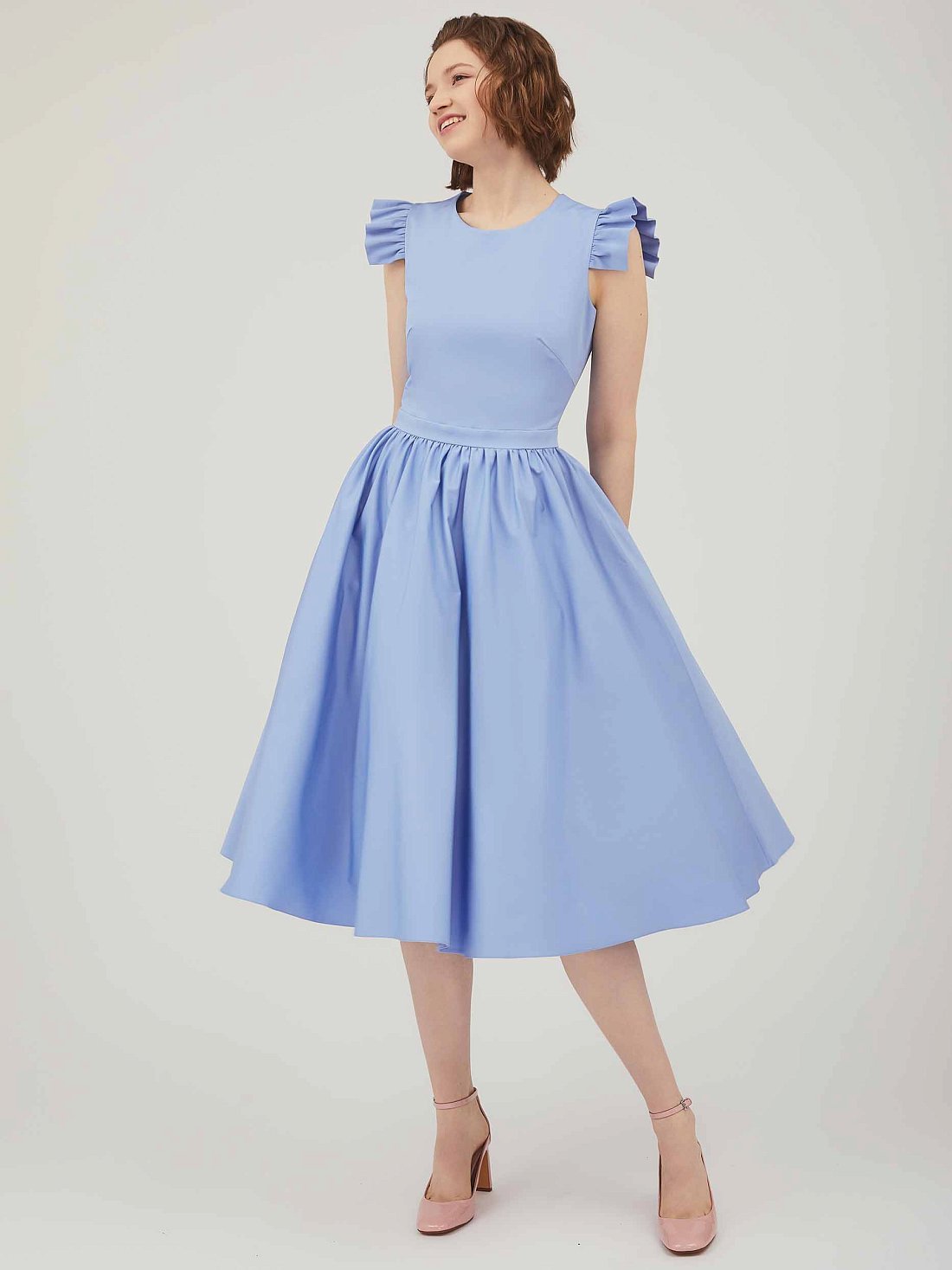 Платье с пышной юбкой длины миди: фото №1