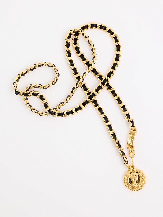 Тонкий пояс с цепочками и подвеской: фото №2