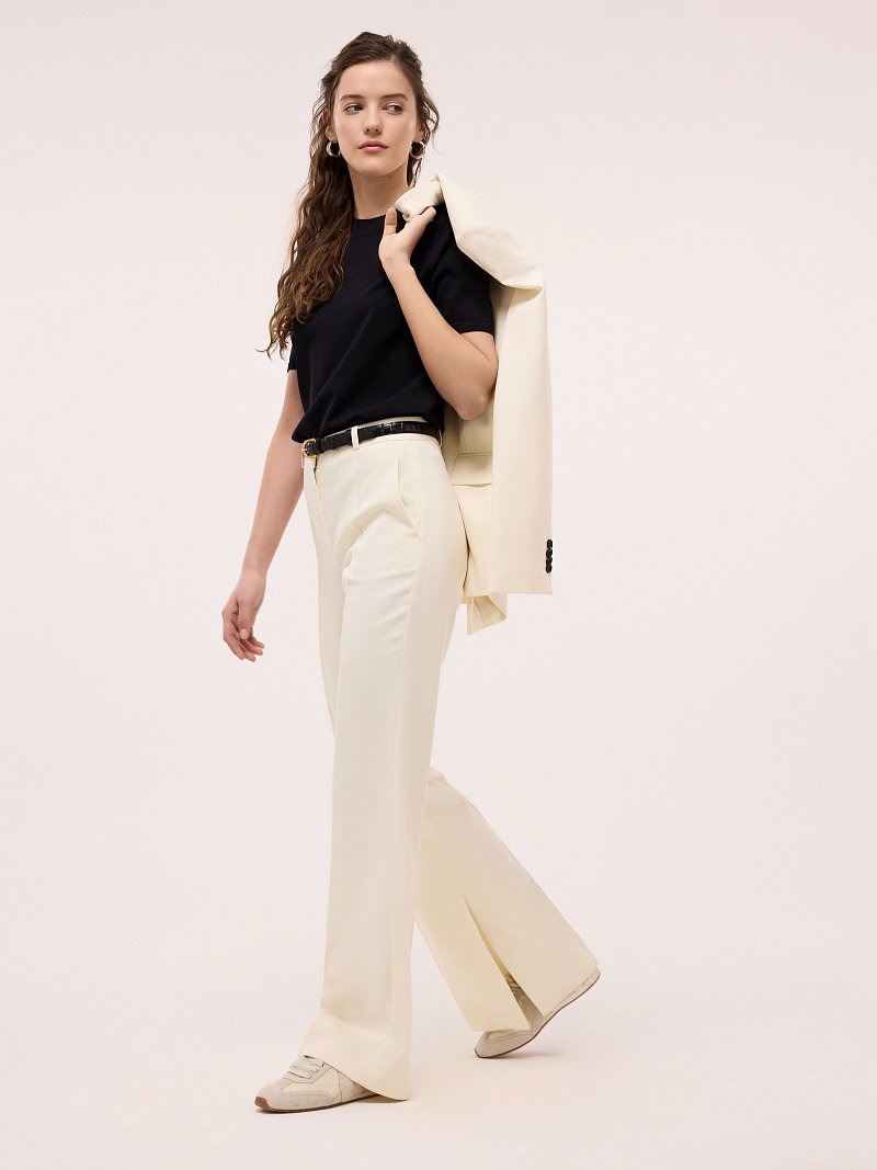 Расклешенные брюки с разрезами