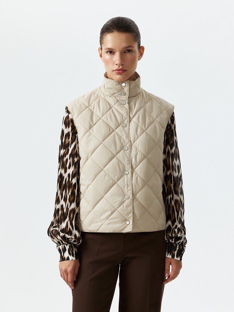 Плащ со съемным жилетом и капюшоном