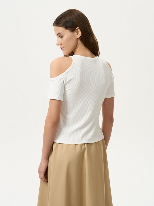 Футболка с открытыми плечами: фото №3