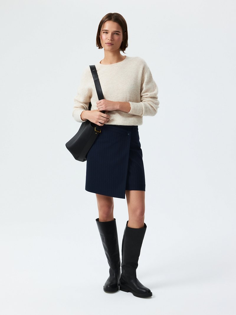 Полосатая мини-юбка на запах