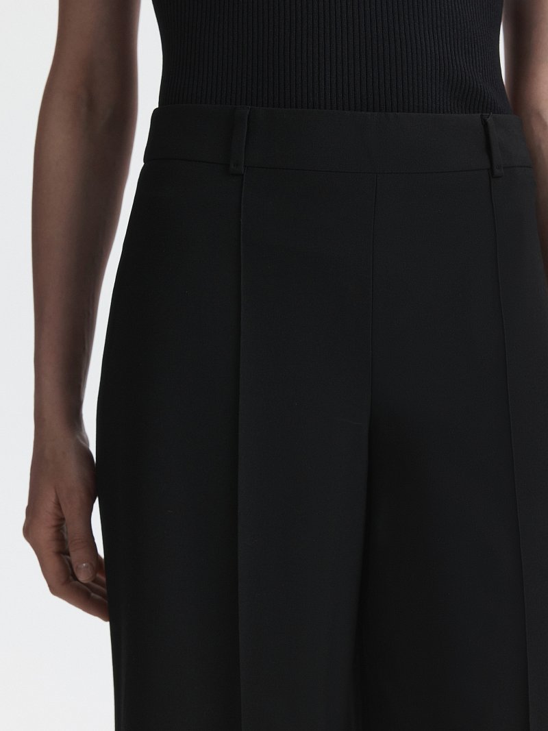 Брюки свободного кроя