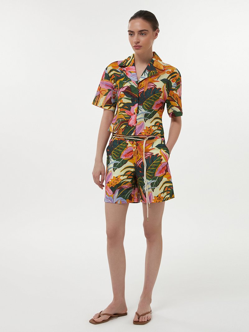 Шорты с тропическим принтом