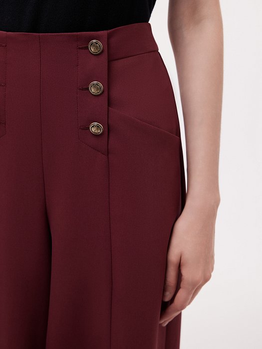Широкие брюки с декоративными пуговицами: фото №2