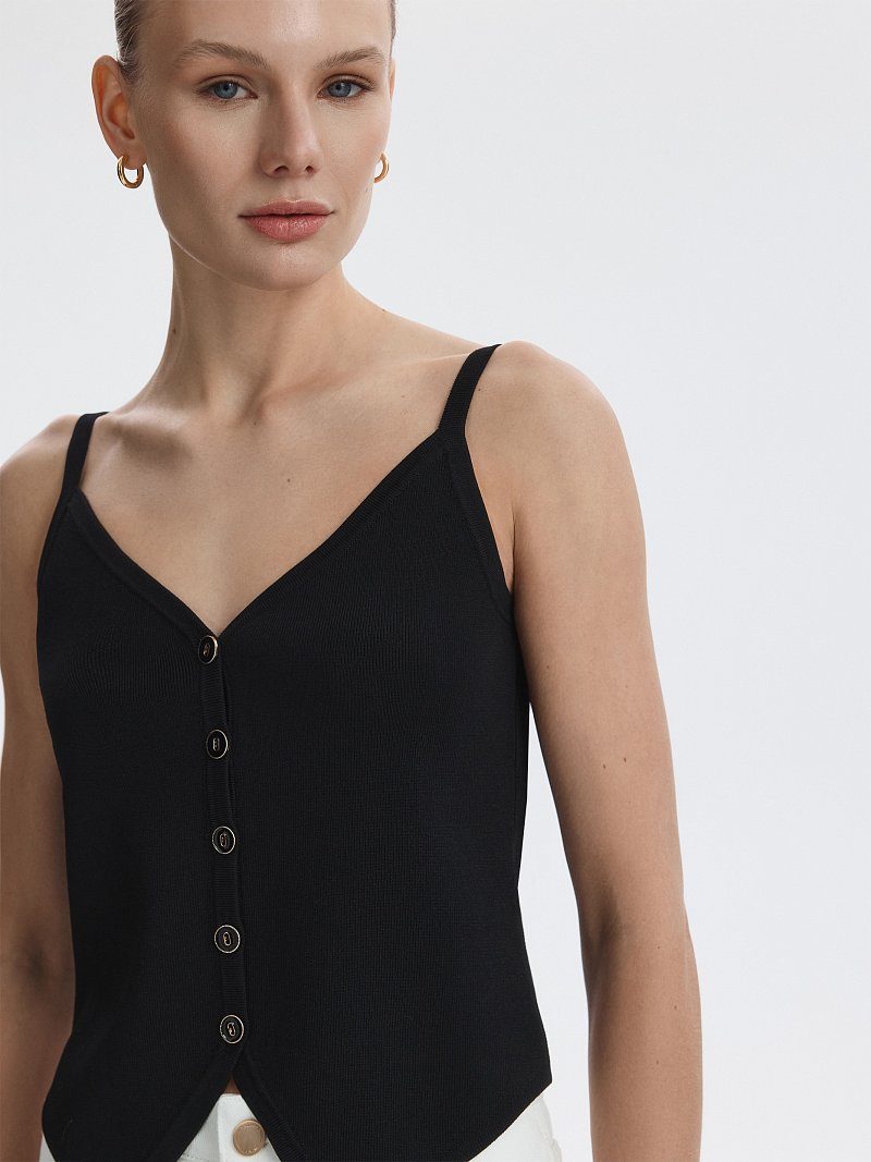 Вязаный топ на бретелях