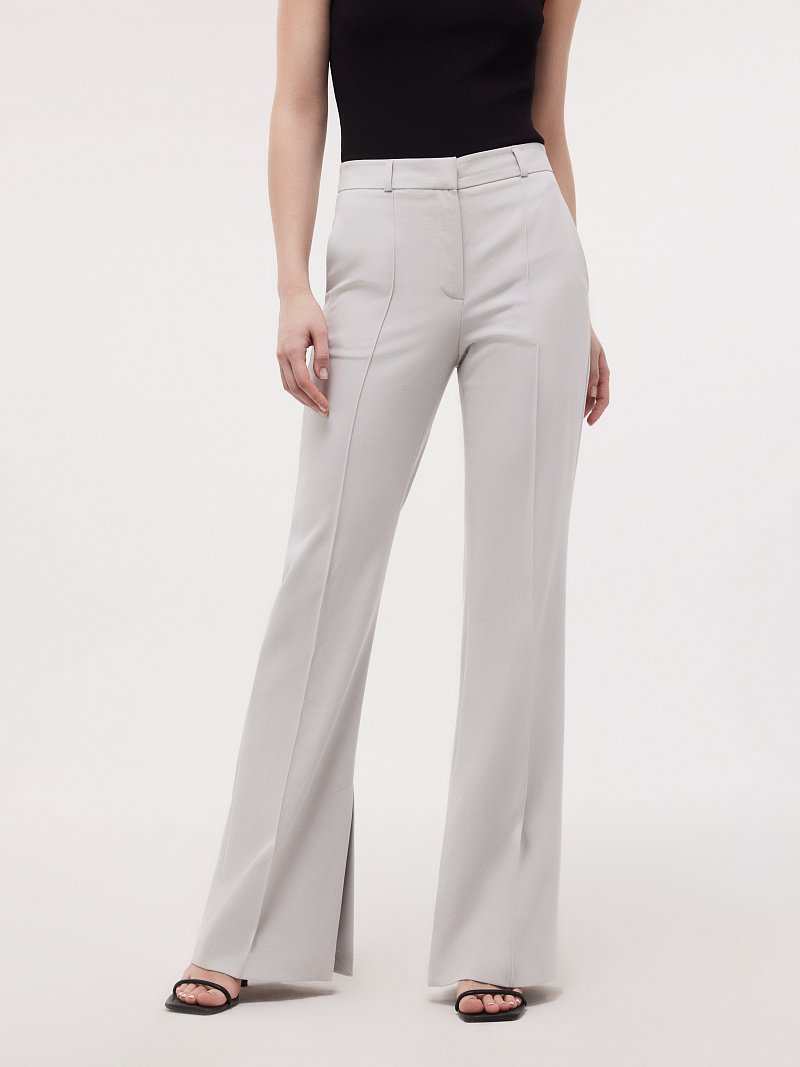 Расклешенные брюки с разрезами