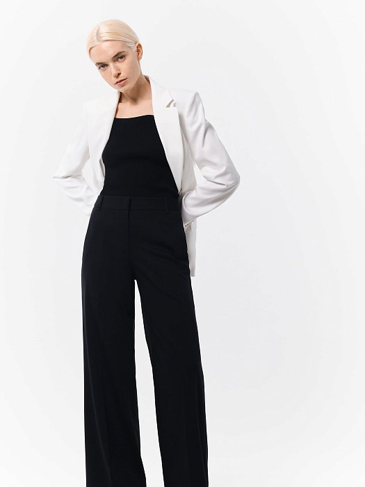 Однобортный приталенный жакет: фото №3