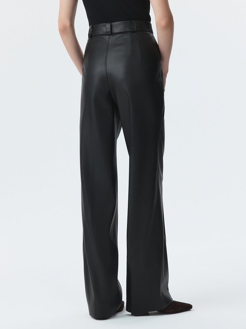 Брюки из экокожи со стрелками