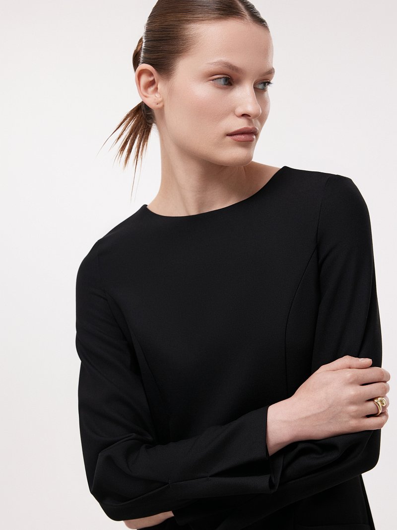 Платье с расклешенными рукавами