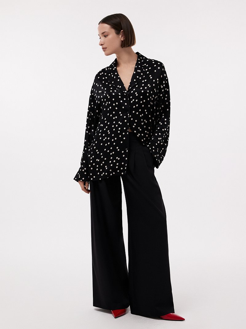 Атласная блуза в пижамном стиле